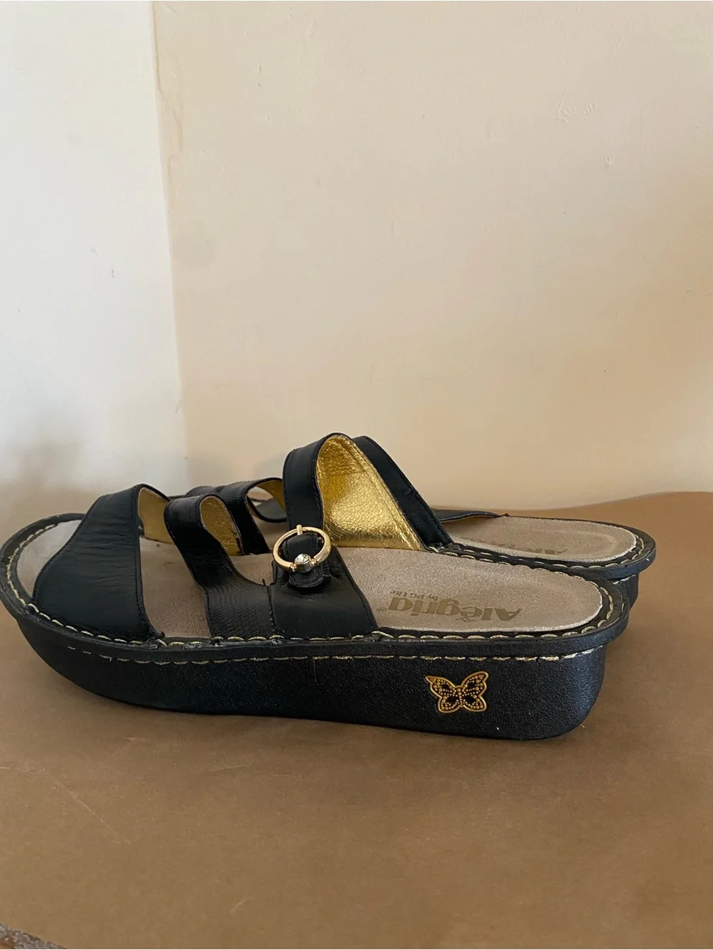 Alegria Victoriah Black & Gold Leather Platform Sandals Size 42 / 11.5 Gold ring